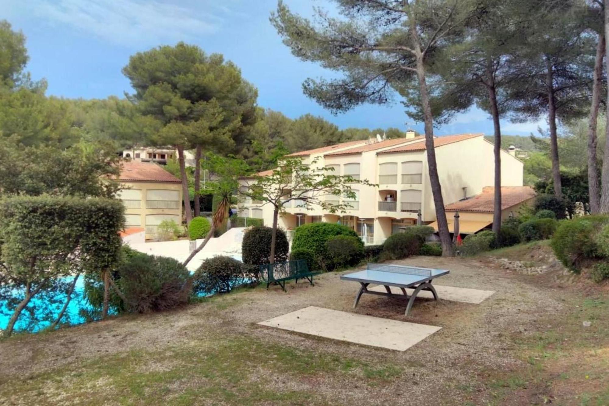 Flat With Swimming Pool Near The Beach Санари-сюр-Мер Экстерьер фото